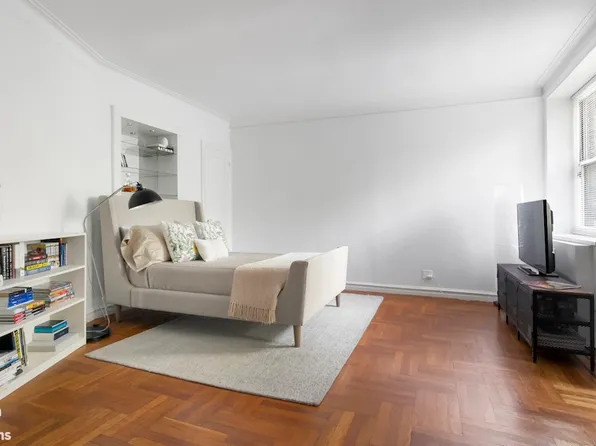 585 West 214th Street image 3 of 6