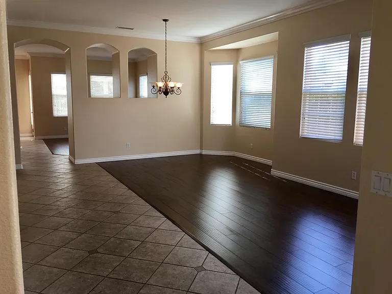 2554 High Trail Ct — Photo 2
