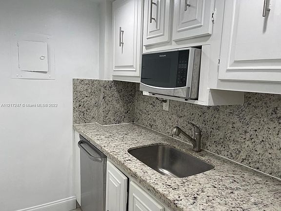 5th image of 2450 NE 135th St APT 408