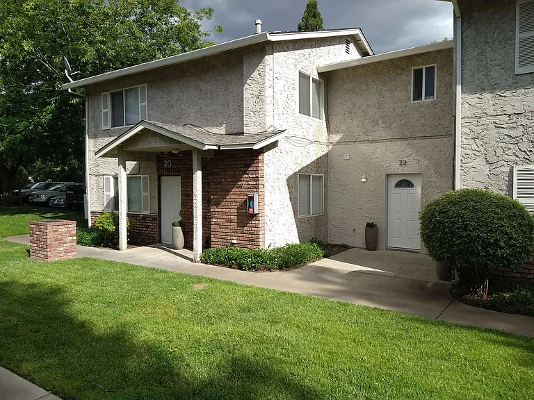 Legacy Townhome — Photo 22