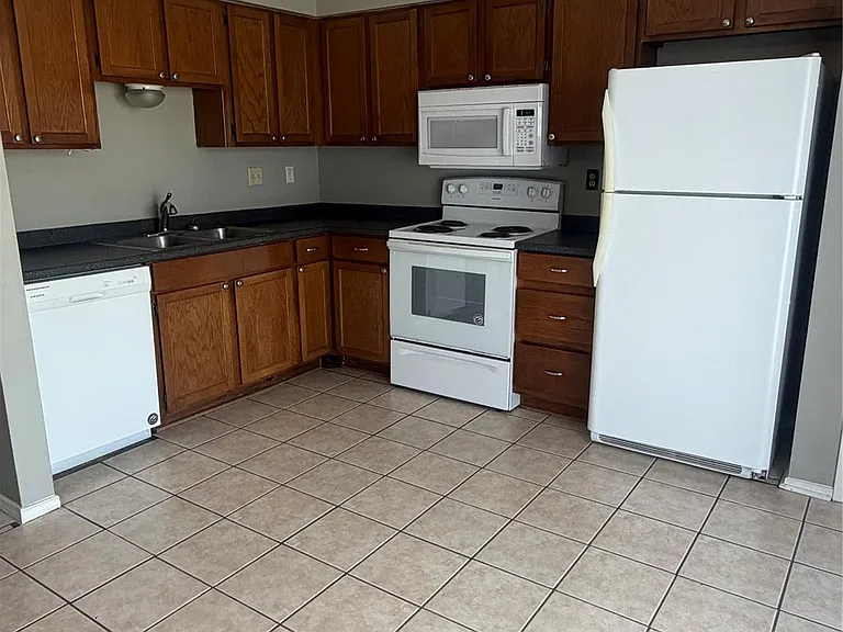 2521 Crosstimbers St #K3 — Photo 2