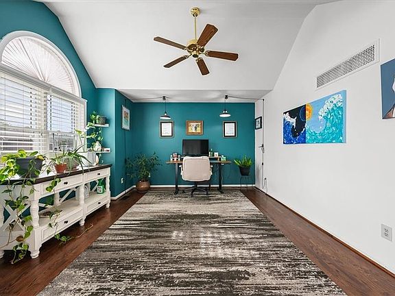 4th image of 1104 Regency Dr
