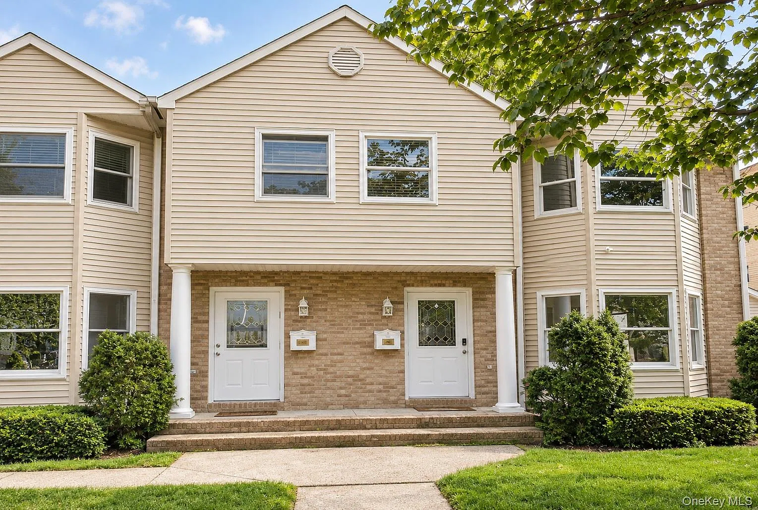 3 bed, 2.5 bath, 3284 sqft, $4,750 — Photo 1