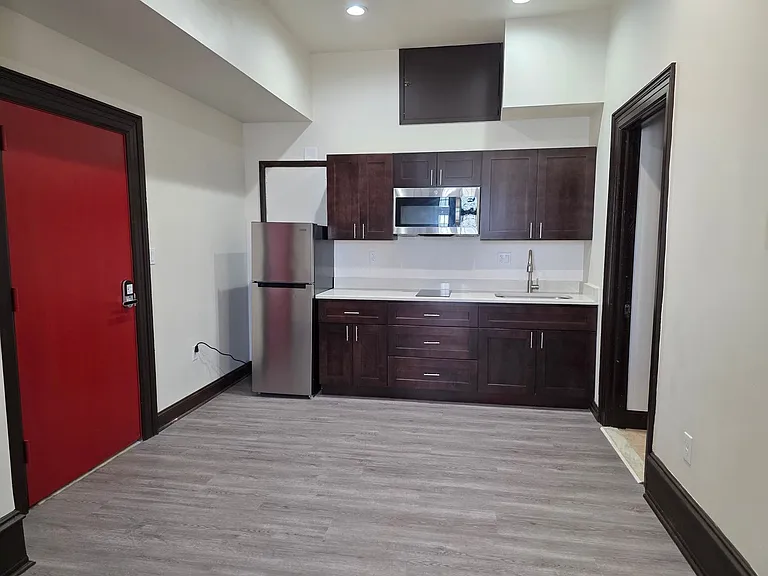 1135 Spring Garden St — Photo 11