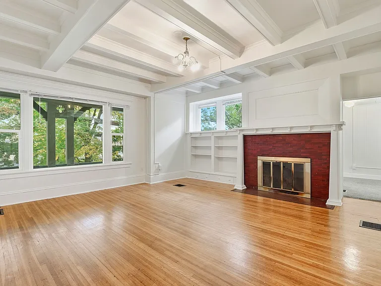 615 W 6th Ave — Photo 9