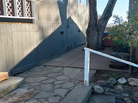 5th image of 4402 Hemlock Ave