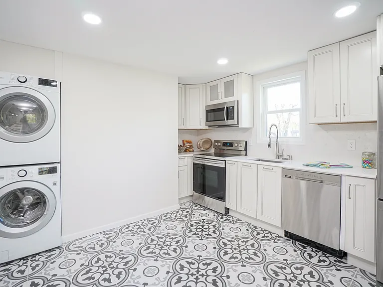 226 S Main St — Photo 3