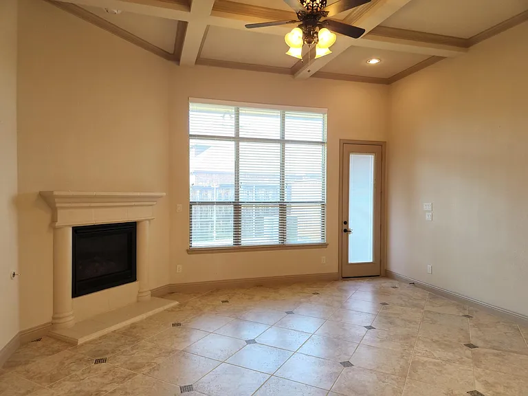 1016 Taylor Dr — Photo 8