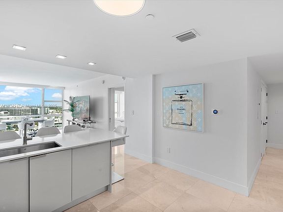 5th image of 6801 Collins Ave #1402DOOR-1412