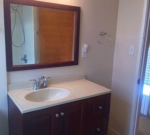 4th image of 4052 Lincoln Ave APT D