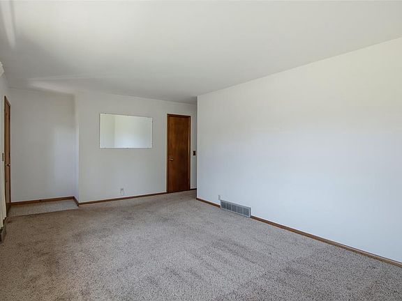 5th image of 2824 Seymour Road