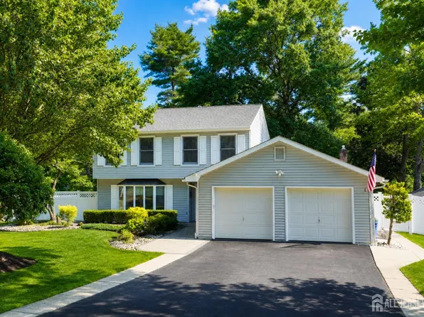 101 Fawn Dr, Matawan, NJ 07747