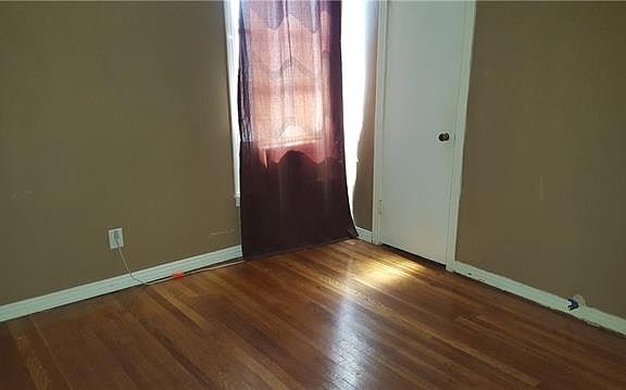 3rd image of 400 Avenue M
