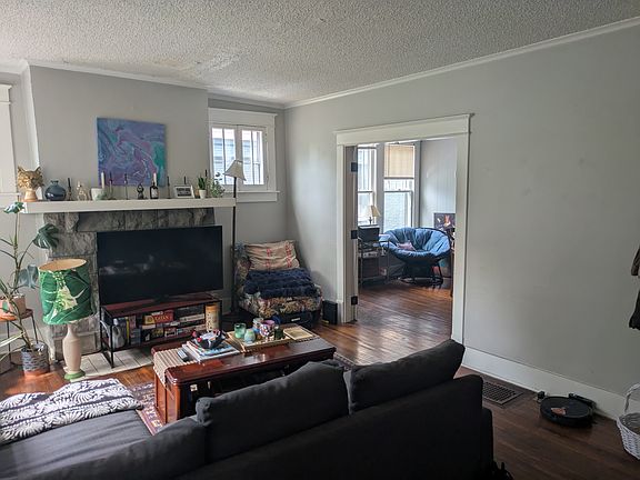 3rd image of 2912 Belmont Blvd