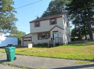 5 Saunders Rd, Lynn, MA 01904