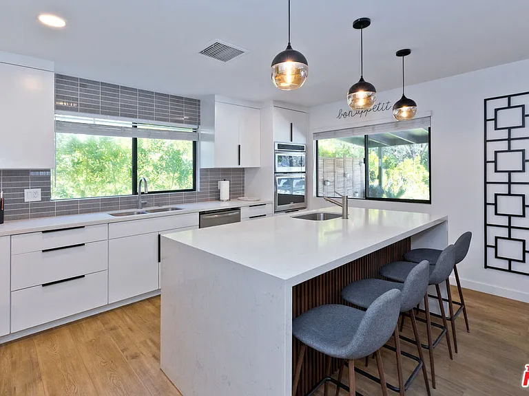 2660 N Farrell Dr — Photo 30