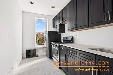 Rented by aptsandlofts.com