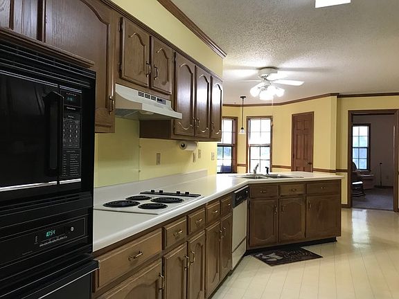 3rd image of 2728 Surrey Park Dr