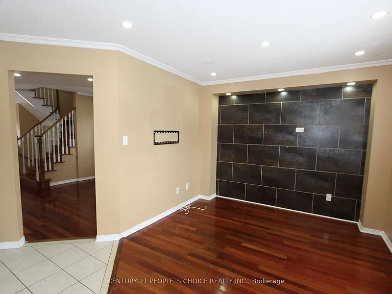 14 Thornbush Blvd — Photo 5