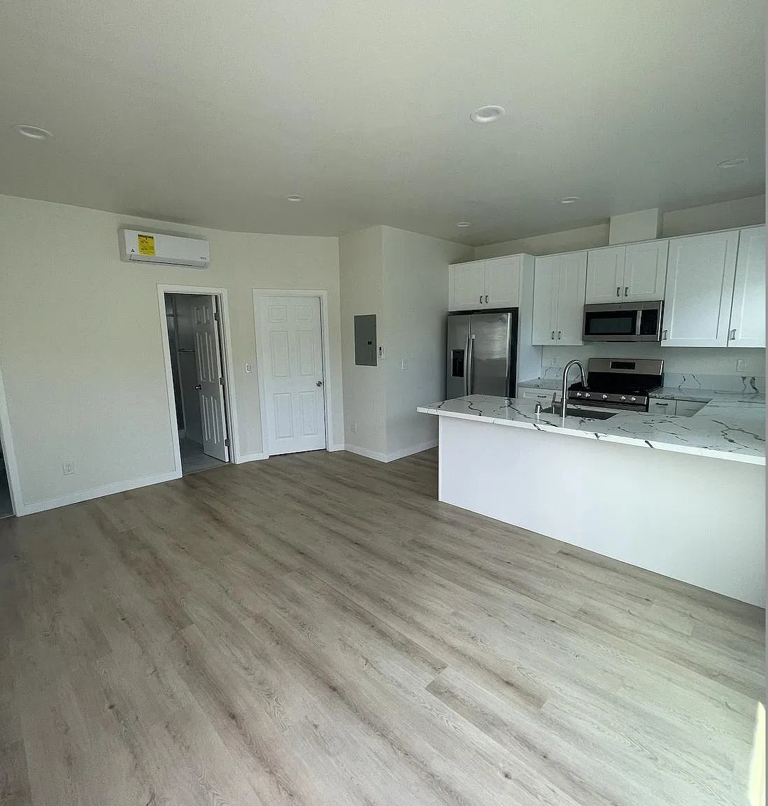 3 bed, $4,700 — Photo 3