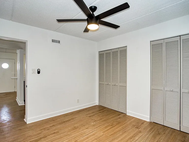 Soho Apartments — Photo 17