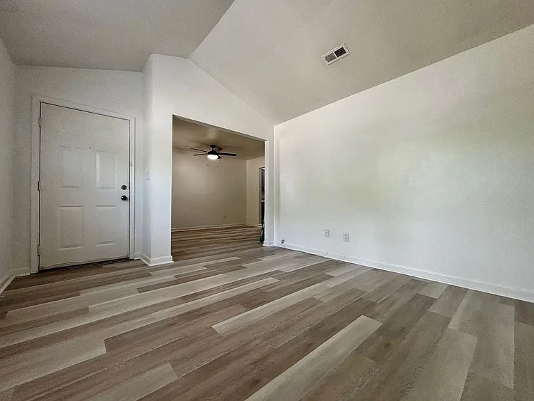 4605 Hardy Ct #B — Photo 5