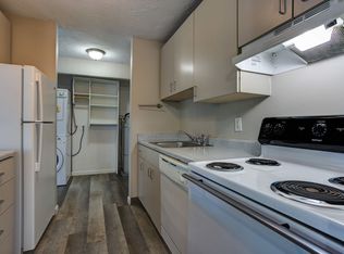 10231 NE Tillamook St #102, Portland, OR 97220