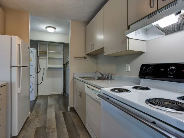 Sierra Terrace, 10231 NE Tillamook St #102, Portland, OR 97220
