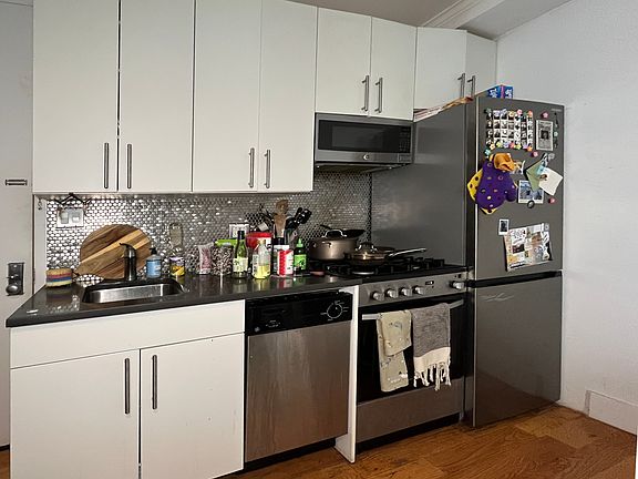 5th image of 265 S 2nd St APT 17