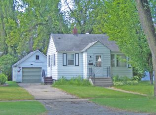 2111 2nd Ave N, Grand Forks, ND 58203