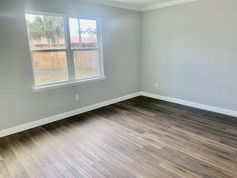 502 Americana Blvd NE — Photo 13