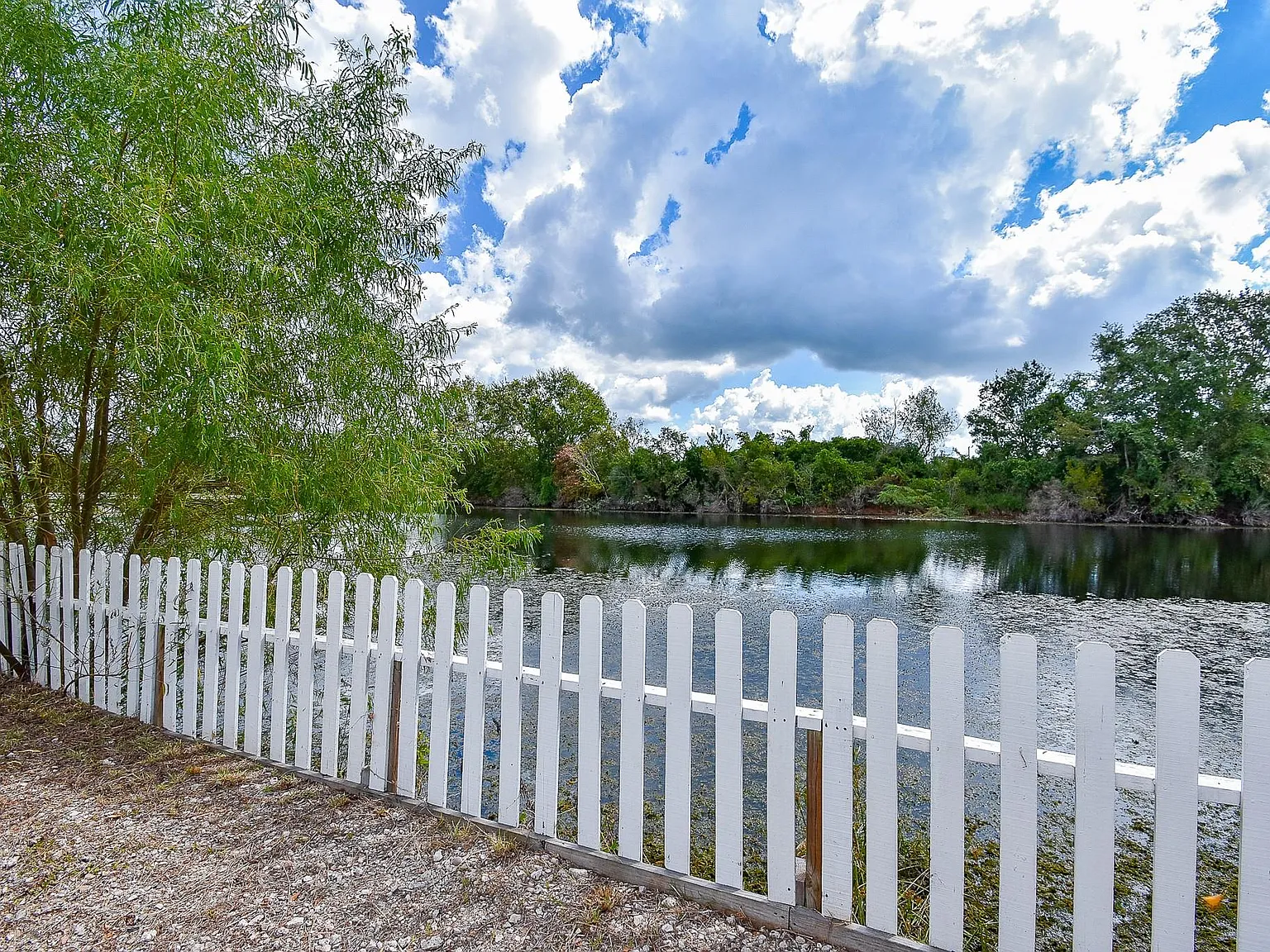 2 bed, 1.5 bath, 1300 sqft, $1,750 — Photo 3