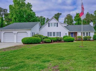 207 Hickory Ln, Hampstead, NC 28443