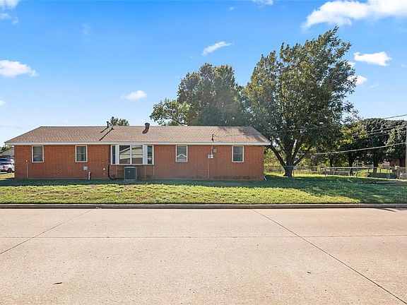 4th image of 400 Cherokee Ln