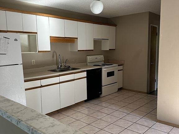 5th image of 209 Thomson Ave #1
