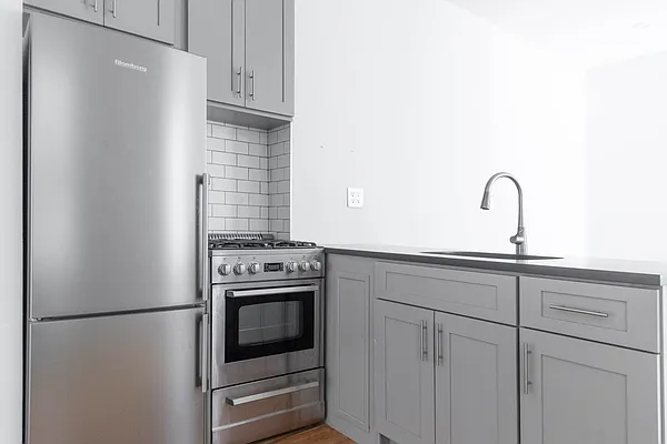 Rented by SERHANT. | media 9