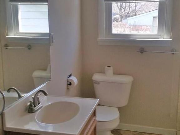 3rd image of 231 E Church St
