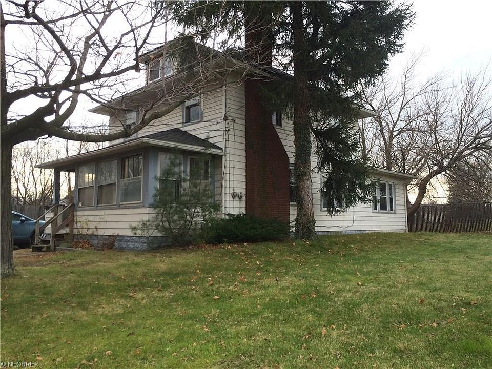 2nd image of 160 S Saint Clair St