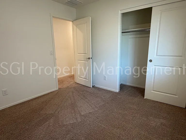 526 W Black Hawk Pl — Photo 10