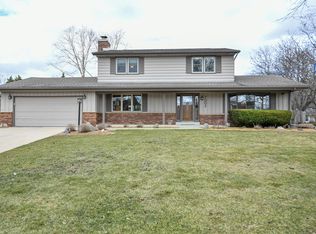 7002 W Southview Dr, Franklin, WI 53132