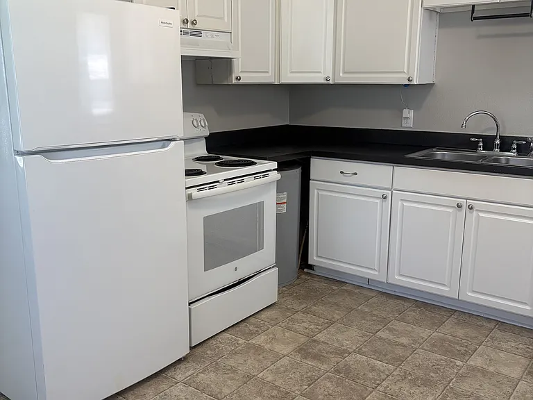 105 Roland Dr — Photo 8