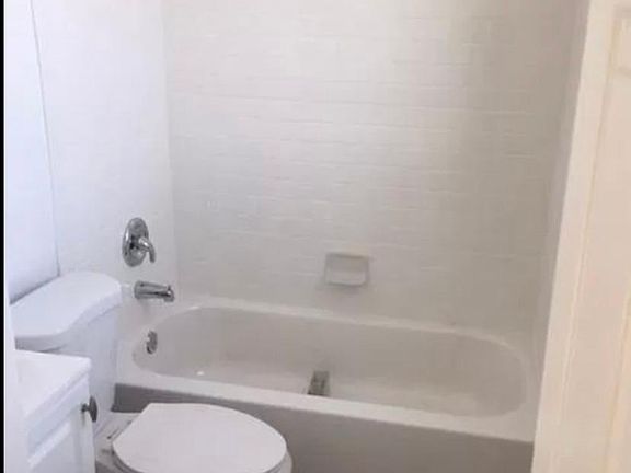 4th image of 105 Hawthorne Ave #3