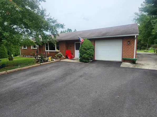 493 Criswell Dr, Boiling Springs, PA 17007