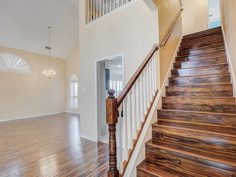 1726 Northampton Dr — Photo 22