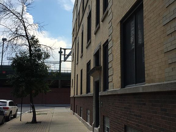 2nd image of 3706 N Kenmore Ave #1