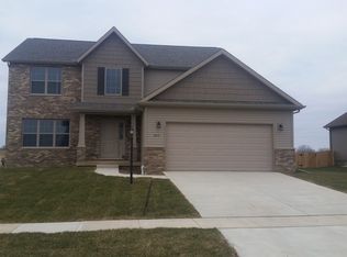 1610 Hunters Ridge Ct, Mahomet, IL 61853