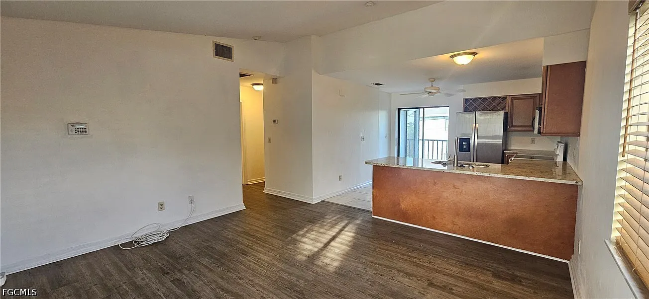 2 bed, 2.0 bath, 858 sqft, $1,250 — Photo 3