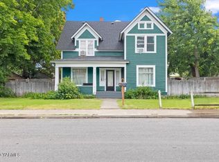 712 E Spruce St, Yakima, WA 98901