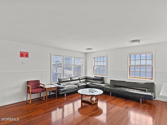 3rd image of 129 Franklin Avenue