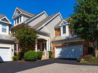 7010 Lawnwood Ct, Fort Belvoir, VA 22060